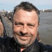 files/man-middle-aged-tourist-near-260nw-2602473689_2.jpg
